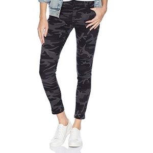 Levi’s woman’s 711 skinny ankle jeans